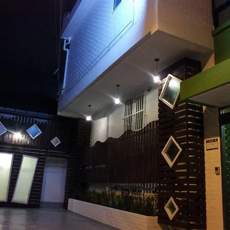 Family & Friends House Hotel